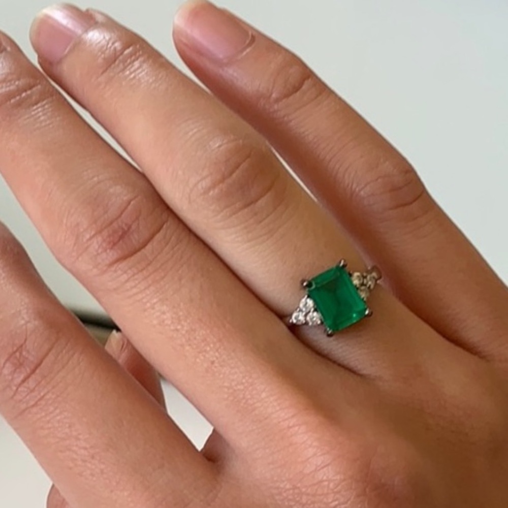 Three stone emerald cut ring - Picture 2 of 5
